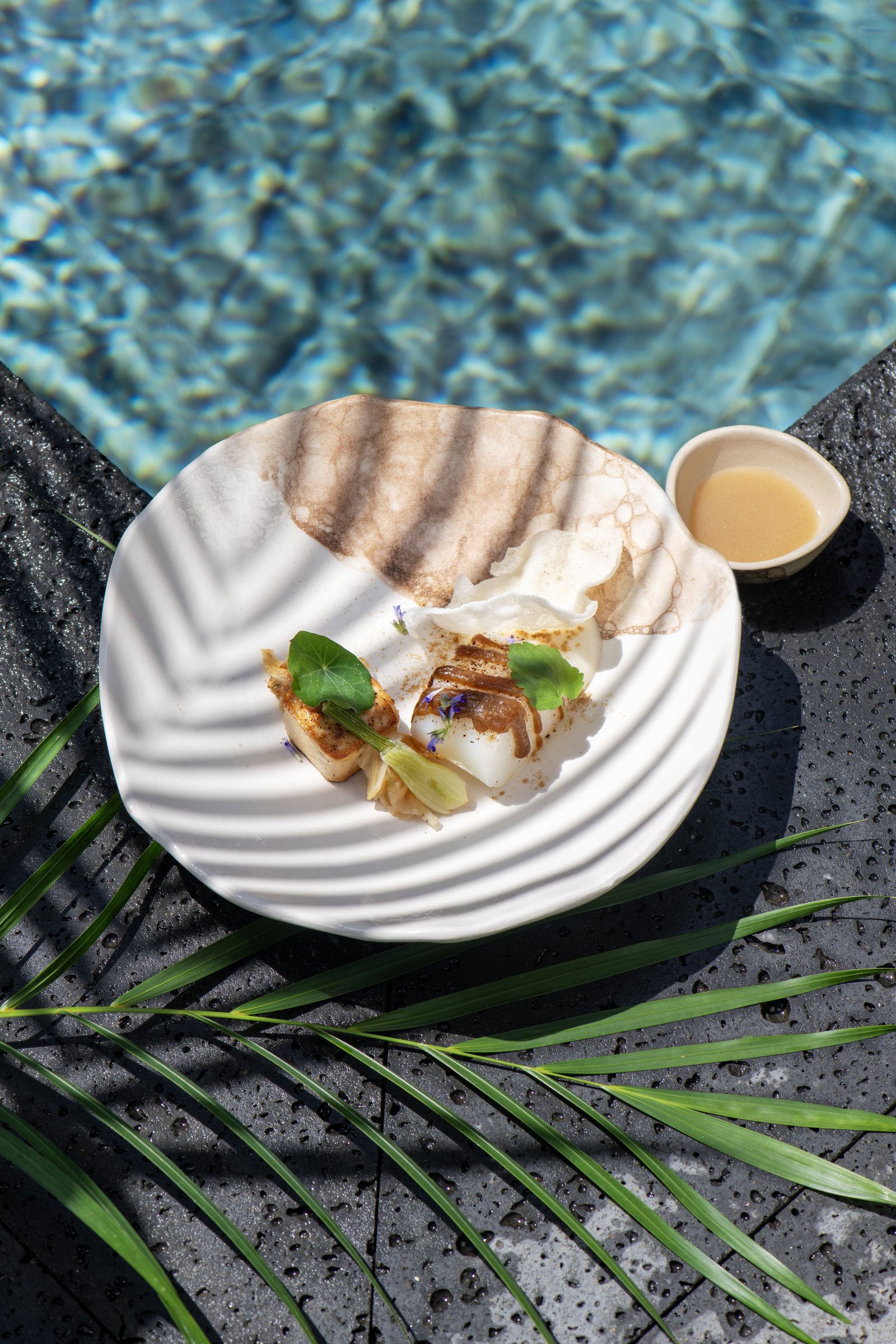 Assiette gastronomique aux saveurs locales de La Réunion